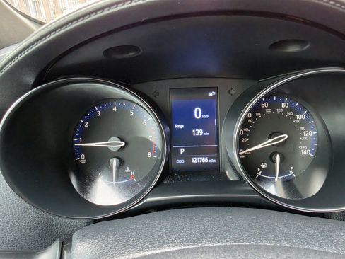 Used 2019 Toyota C-HR LE FWD image 38