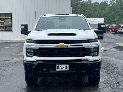 Used 2024 Chevrolet Silverado 2500 Custom w/ Custom Value Package AWD/4WD image 9