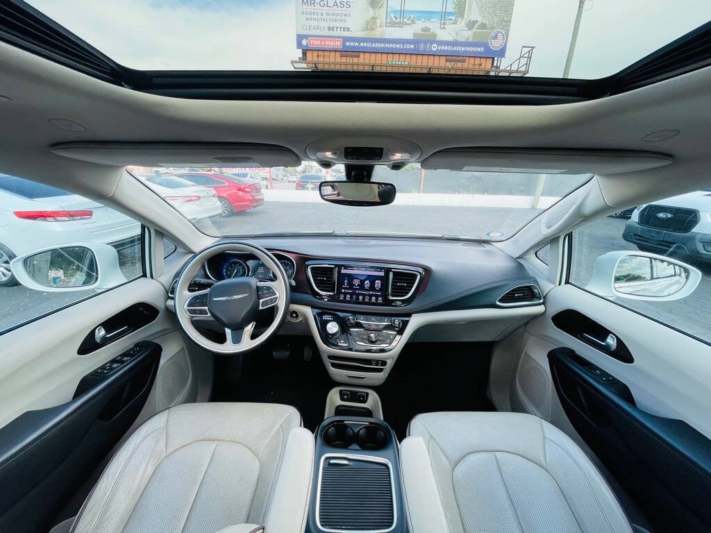 Used 2020 Chrysler Pacifica Limited FWD image 17