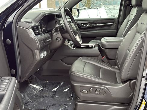 Used 2021 GMC Yukon Denali w/ Denali Premium Package image 8