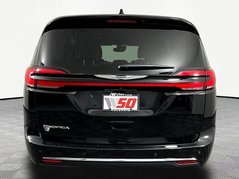 Used 2025 Chrysler Pacifica Select FWD image 5