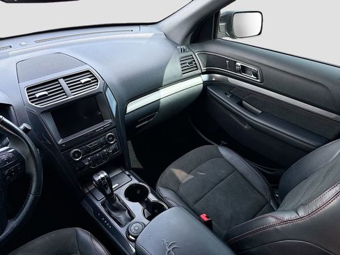 Used 2018 Ford Explorer XLT w/ Equipment Group 202A image 23