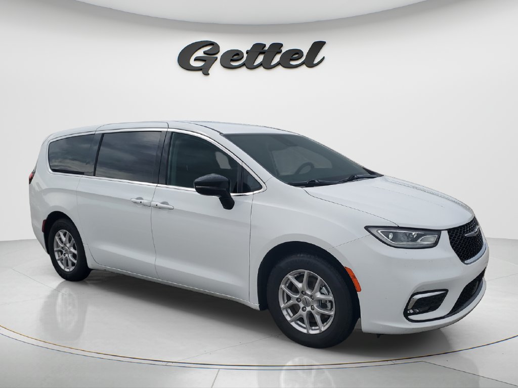 Used 2024 Chrysler Pacifica Touring-L FWD image 3
