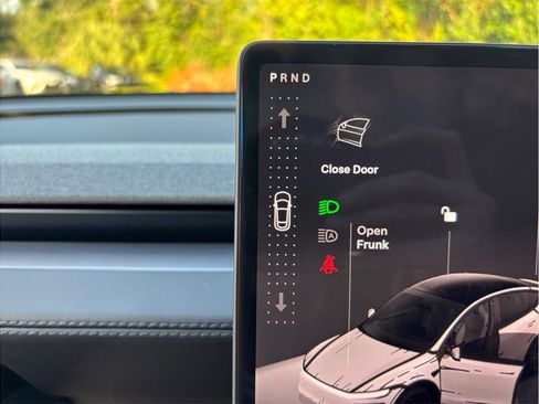 Used 2026 Tesla Model Y Long Range image 31