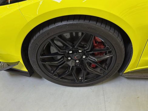 Used 2024 Chevrolet Corvette Z06 w/ Z07 Performance Package RWD image 26
