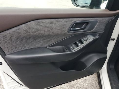 Used 2023 Nissan Rogue S image 21