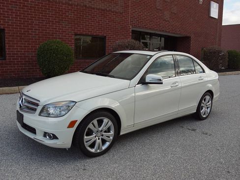 Used 2011 Mercedes-Benz C 300 4MATIC Sedan image 1