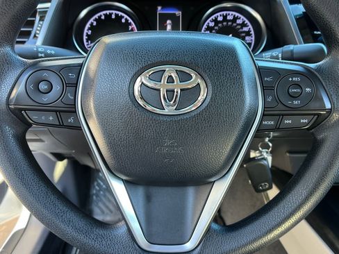 Used 2018 Toyota Camry LE image 13