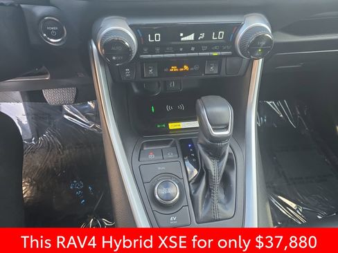 Used 2024 Toyota RAV4 XSE AWD/4WD image 30