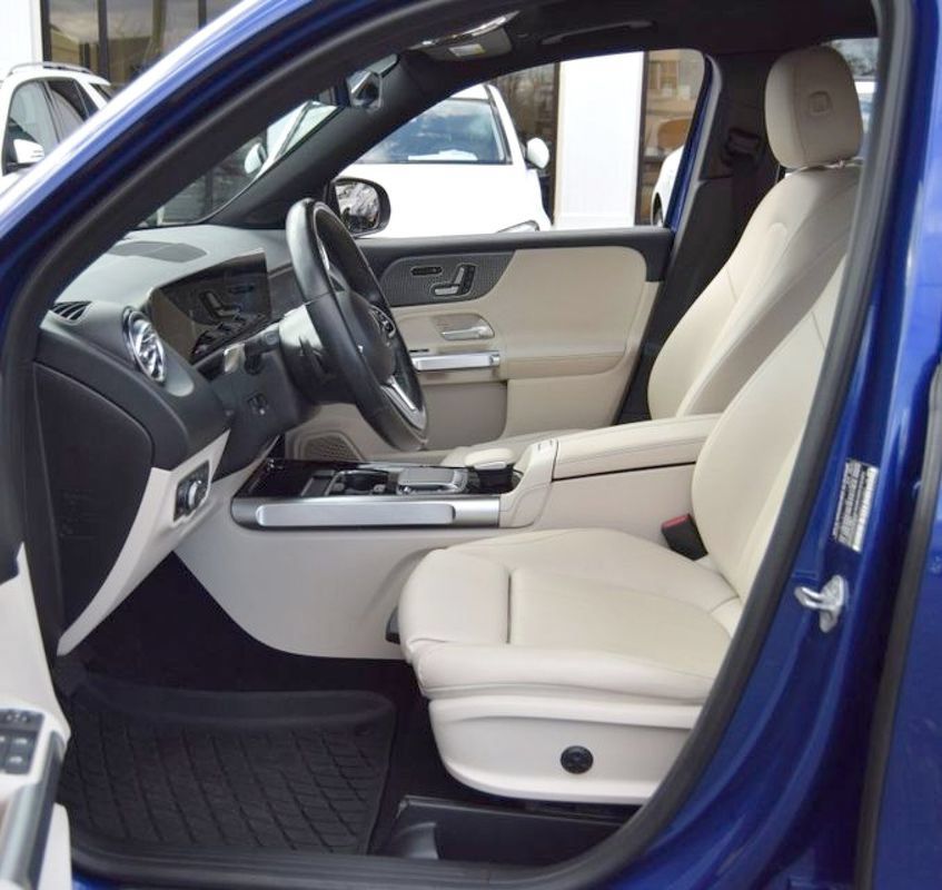 Used 2021 Mercedes-Benz GLB 250 4MATIC w/ Premium Package image 14