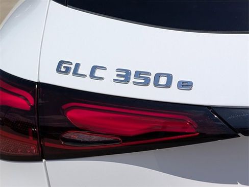 Used 2025 Mercedes-Benz GLC 350e 4MATIC image 7