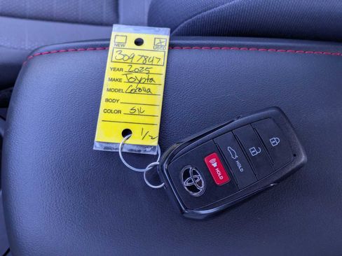 Used 2025 Toyota Corolla SE w/ Convenience Package FWD image 34