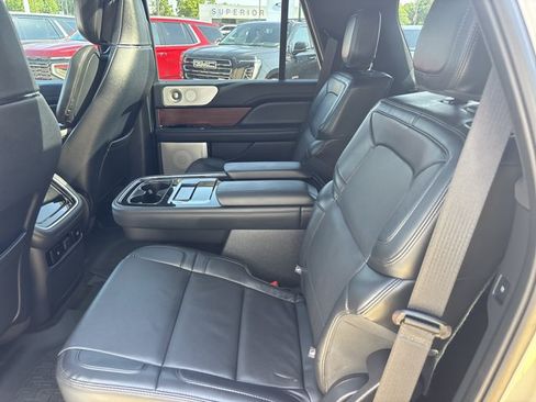 Used 2023 Lincoln Navigator Reserve AWD/4WD image 16