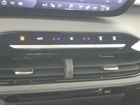 Used 2025 Buick Enclave Preferred w/ Power Package image 30