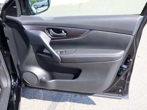 Used 2021 Nissan Rogue Sport S FWD image 34