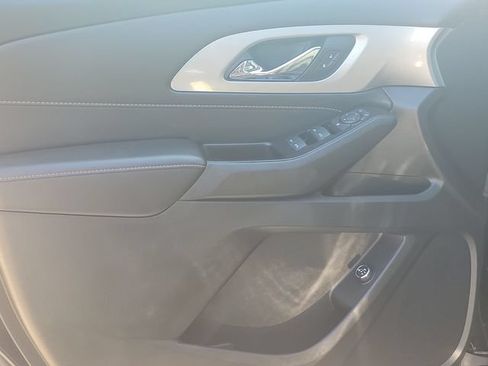 Used 2020 Chevrolet Traverse LT FWD image 23