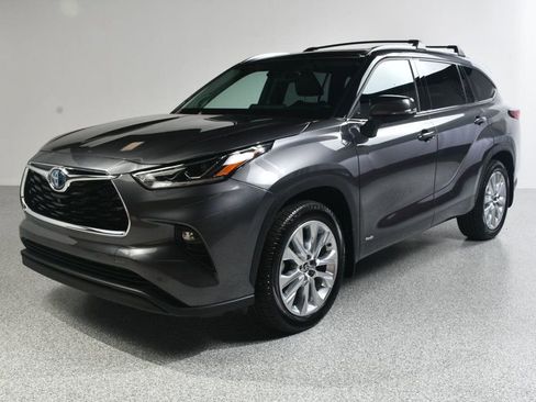 Used 2022 Toyota Highlander Limited image 2