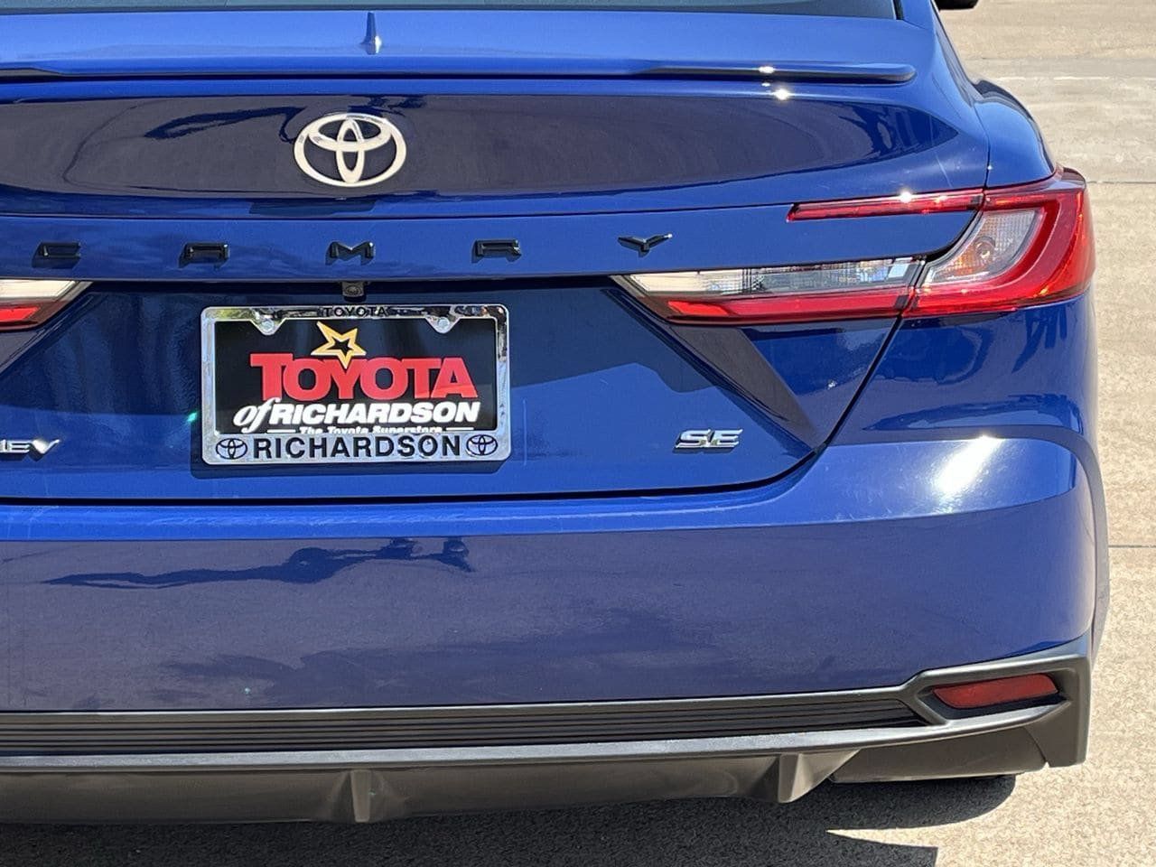 Used 2025 Toyota Camry SE FWD image 6