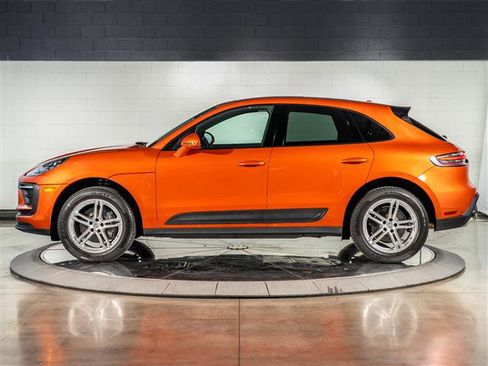 Used 2025 Porsche Macan image 2