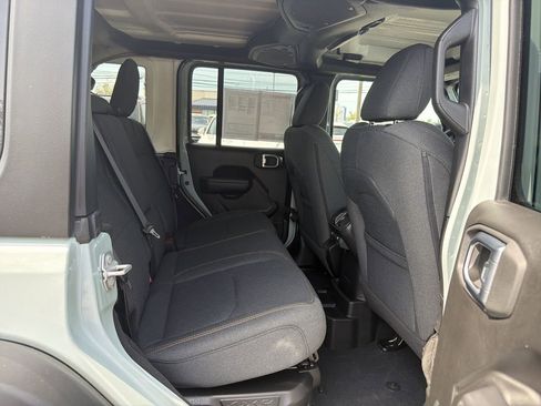 Used 2024 Jeep Wrangler Unlimited AWD/4WD image 18