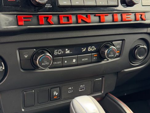 Used 2025 Nissan Frontier PRO-4X AWD/4WD image 36