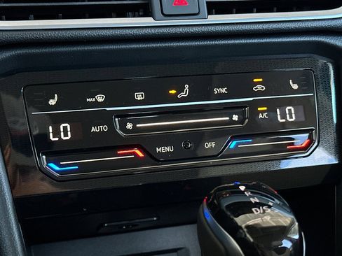 New 2025 Volkswagen Taos SE image 20