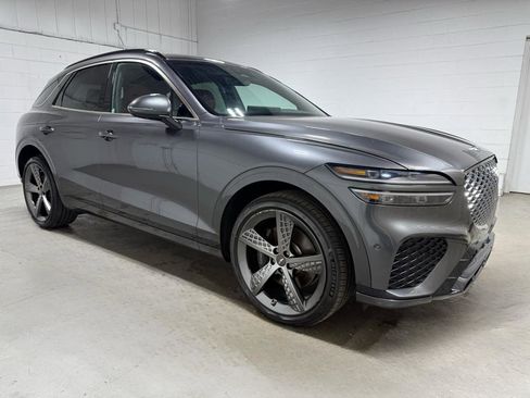 Used 2024 Genesis GV70 2.5T w/ Sport Prestige Package AWD/4WD image 3