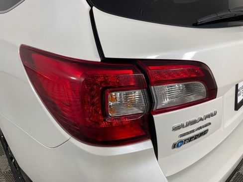 Used 2019 Subaru Outback 3.6R Touring w/ Popular Package #3A AWD/4WD image 18