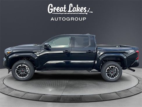 Used 2025 Toyota Tacoma TRD Sport image 2