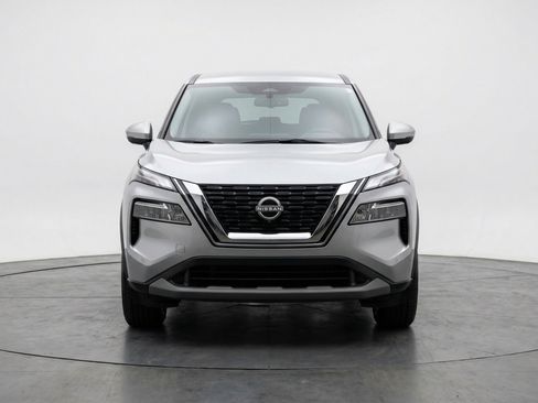 Used 2025 Nissan Rogue SV FWD image 2