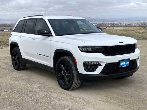 Used 2023 Jeep Grand Cherokee Limited w/ Black Appearance Package image 11