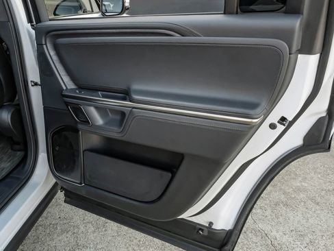 Used 2024 Rivian R1S Adventure AWD/4WD image 59