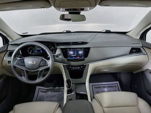 Used 2018 Cadillac XT5 Luxury w/ Driver Awareness Package FWD image 10