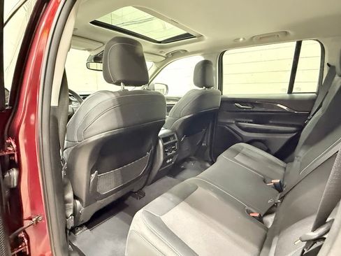 Used 2023 Jeep Grand Cherokee Laredo w/ Luxury Tech Group I AWD/4WD image 29