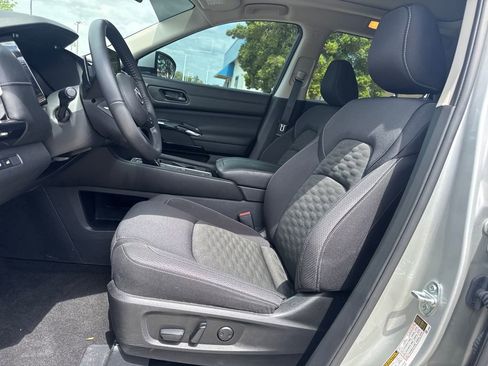 Used 2024 Nissan Pathfinder SV w/ SV Premium Package image 14