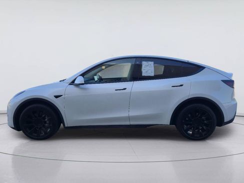 Used 2023 Tesla Model Y AWD image 2