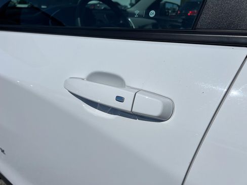Used 2023 Chevrolet Equinox LS w/ LS Convenience Package FWD image 11