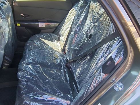 New 2025 Hyundai Elantra SEL image 11