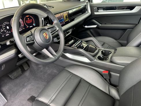 Certified 2024 Porsche Cayenne Coupe AWD/4WD image 4