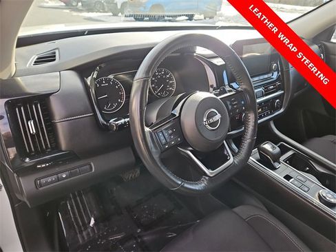 Used 2022 Nissan Pathfinder SV image 10