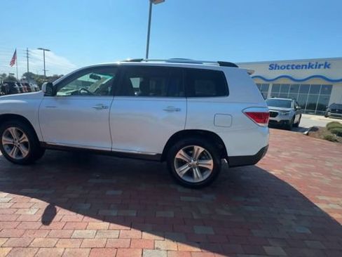 Used 2012 Toyota Highlander Limited w/ Tow Pkg FWD image 8