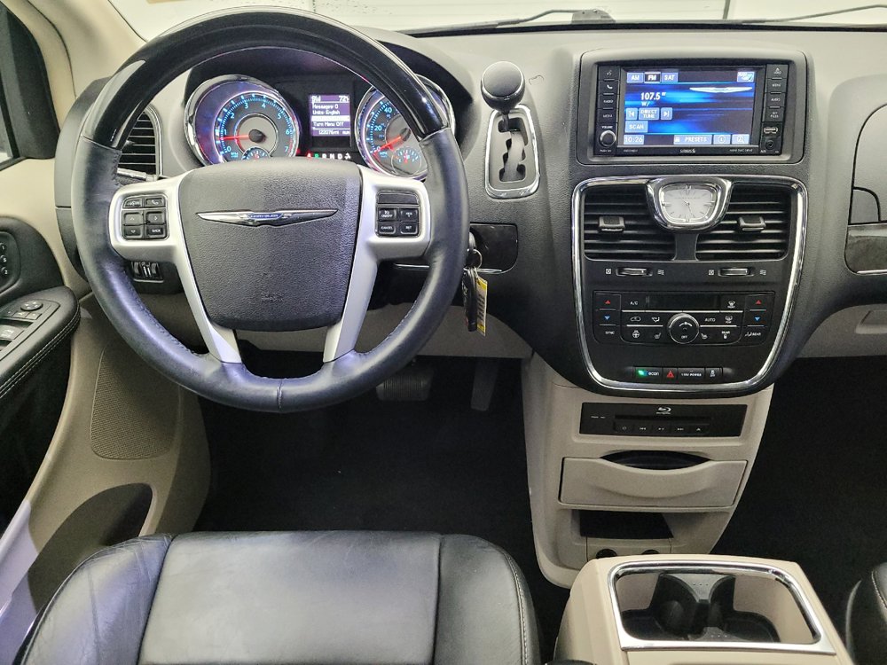 Used 2014 Chrysler Town & Country Limited w/ Luxury Group FWD image 22