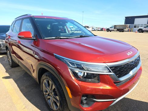 Used 2023 Kia Seltos S w/ Navigation Package image 3