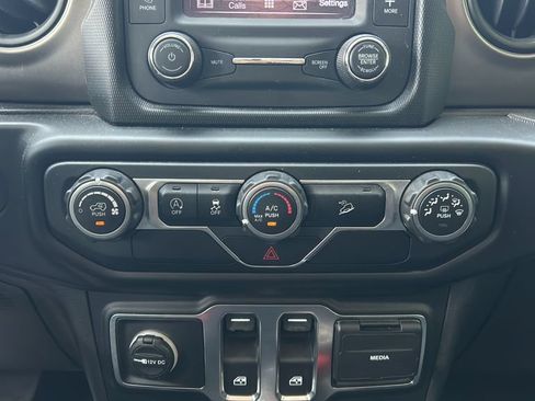 Used 2020 Jeep Wrangler Sport AWD/4WD image 22
