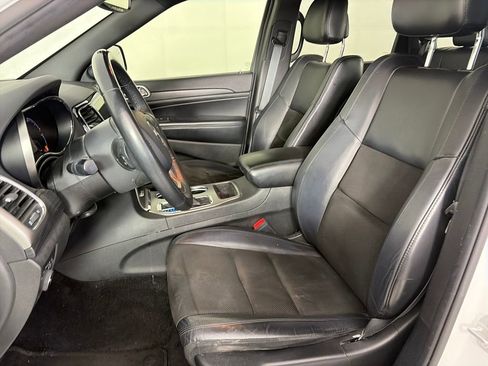 Used 2019 Jeep Grand Cherokee Altitude image 11