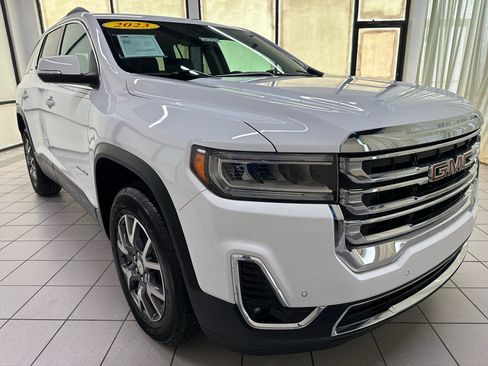 Certified 2023 GMC Acadia SLT w/ Preferred Package image 2