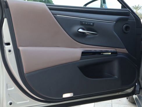 Used 2025 Lexus ES 350 w/ Premium Package image 25