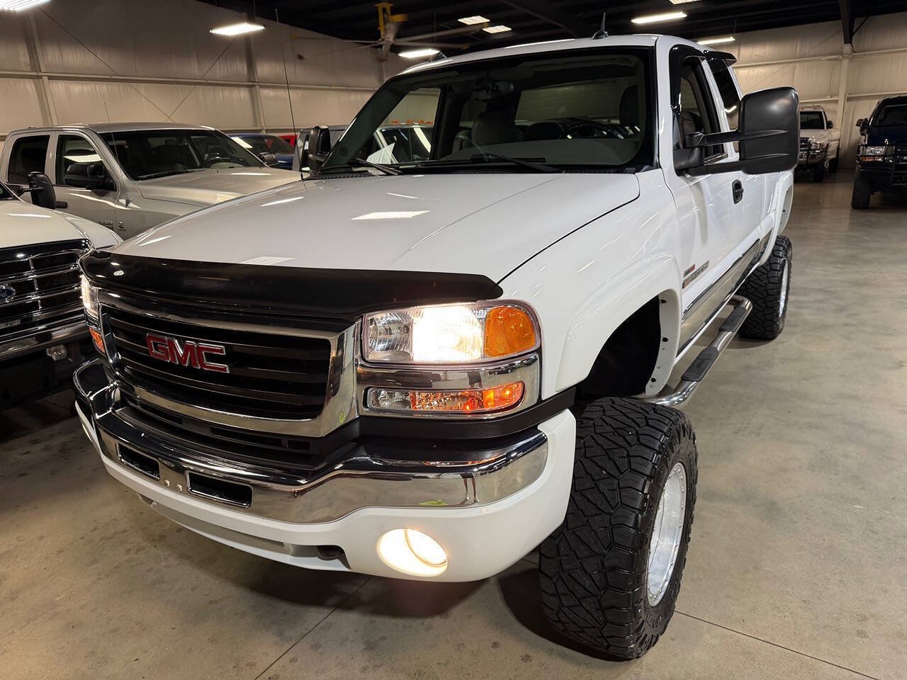 Used 2005 GMC Sierra 2500 SLT w/ Heavy-Duty Power Package AWD/4WD image 49