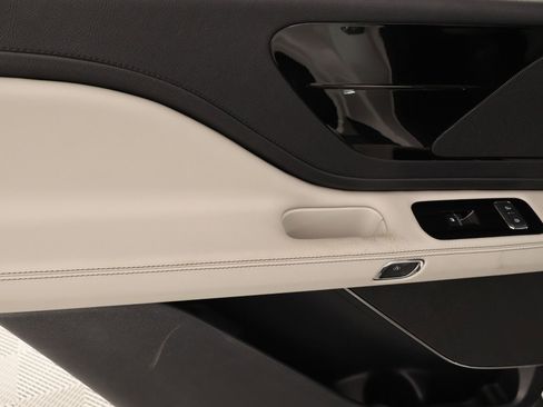 New 2026 Lincoln Aviator AWD w/ Jet Appearance Package image 18