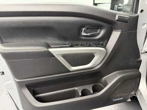 Used 2017 Nissan Titan SL image 24
